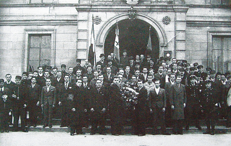 Photo en noir et blanc de la cérémonie de la libération le 11 novembre 1944
