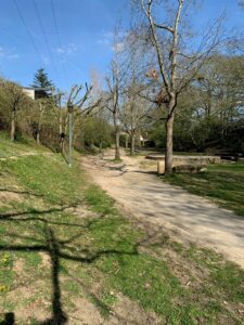 Sentier de promenade la coulée verte à Marines