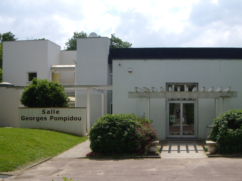 Bâtiment servant de salle des fêtes à la ville de Marines dans le Val-d'Oise